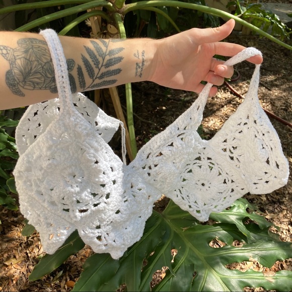 Crochet Top 🐚 - Picture 2 of 3